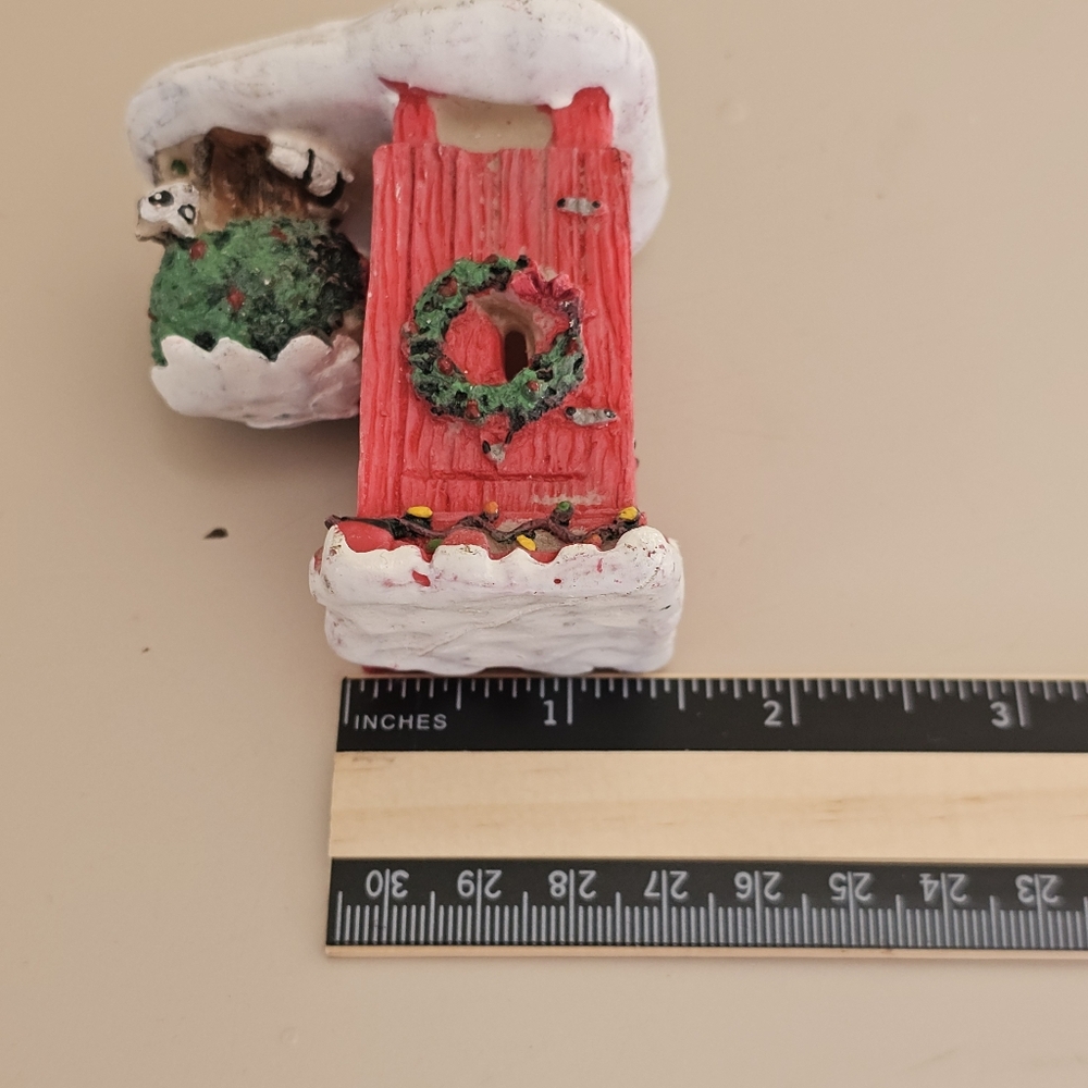 2 Lemax Christmas Outhouse & Tree Figurines 3" Red Resin Snow Wreath Decor - Picture 6 of 8
